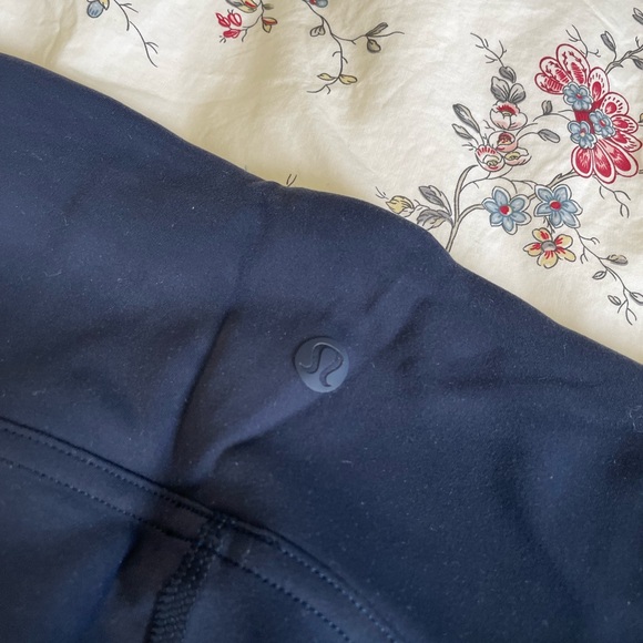 Lululemon Navy InStill High-Rise Tights 25’ - Picture 2 of 5